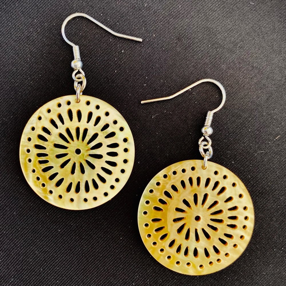 Seashell Mandala Earrings (MotherOfPearl)